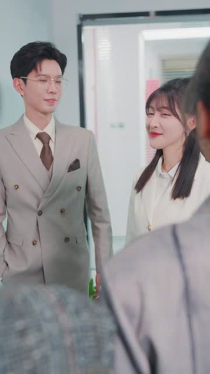 广告女王短剧（16集励志短剧全集一次看过瘾）