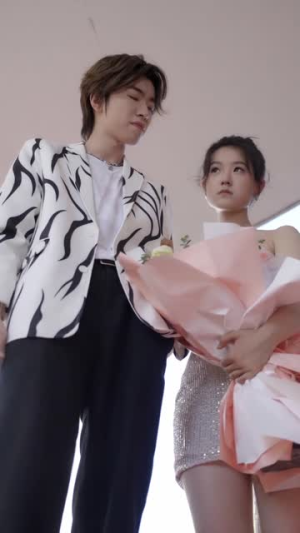 妙手圣衣短剧（30集医术对决短剧全集在线免费看）