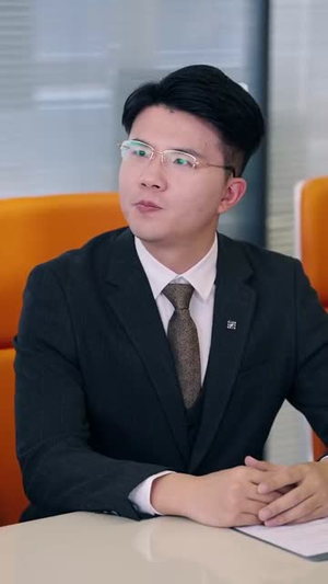 重生：我选择先搞钱（84集）热播短剧重燃