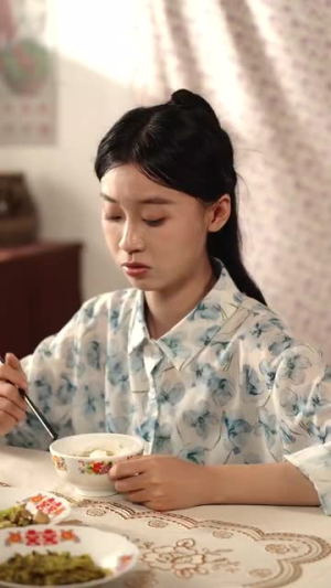 穿书七零被全家宠（80集）剧好看短剧推荐