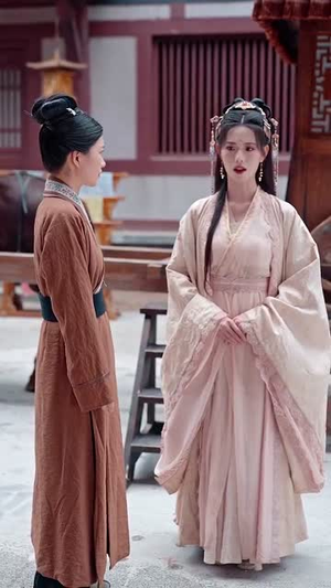 穿进女尊世界后我成了香饽饽（90集）免费观看完整版