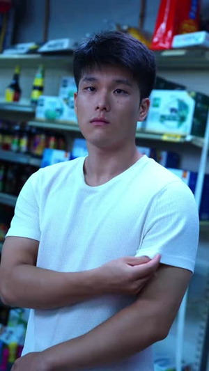 81号便利店短剧（32集惊悚短剧全集免费在线观看）