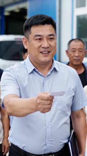 嫌我卖桃黑心？我不收后村里急了短剧（30集乡村短剧高清在线看）